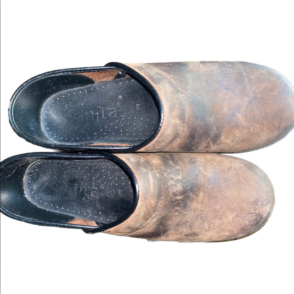 Sanita Leather clogs, womens 8 1/2 or 9 (EU 39)